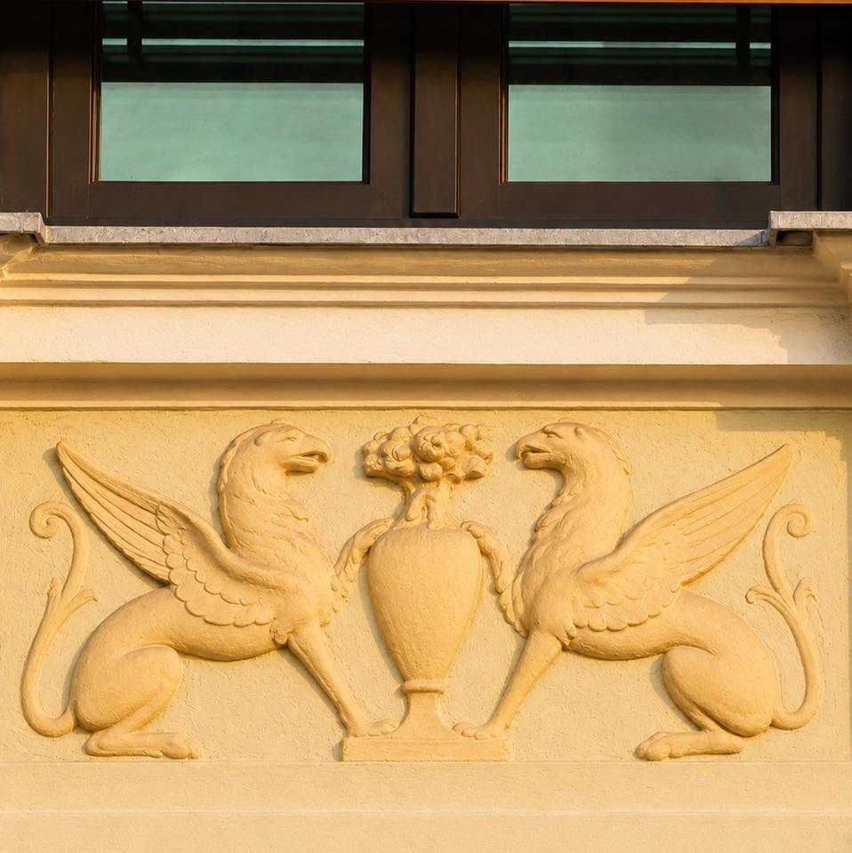 Clădirea de pe Bulevardul 16 Decembrie 1989 nr. 10