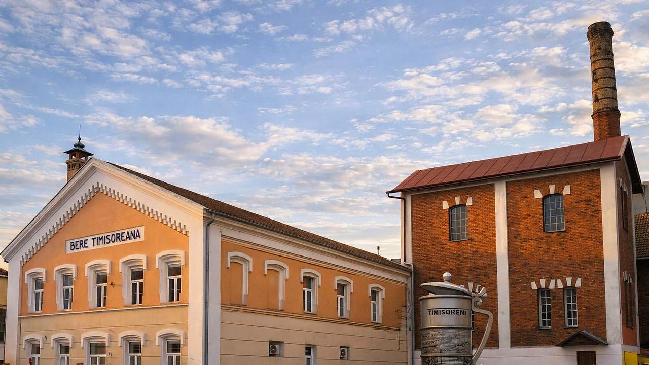 Pare doar o fabrică… dar e una dintre cele mai vechi din Europa 
