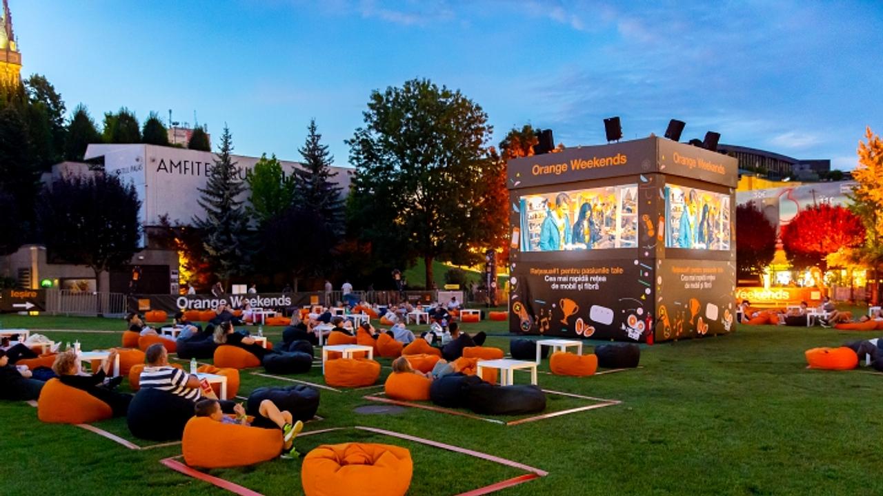 Orange Weekends aduce cinema-ul în aer liber, în Iulius Gardens