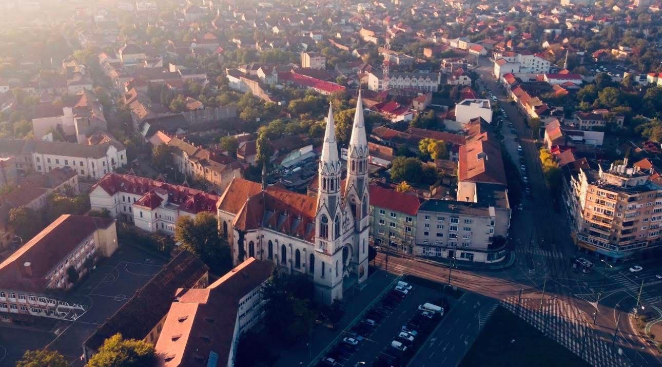 Două turnuri, un simbol: povestea Bisericii Catolice din Lahovari (Bălcescu)