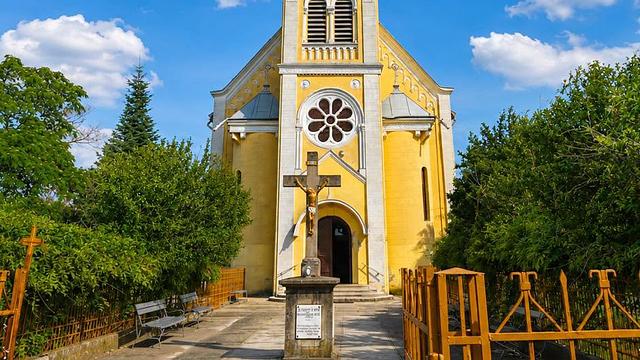 Biserica Romano-Catolică „Sfântul Iosif” din Fratelia