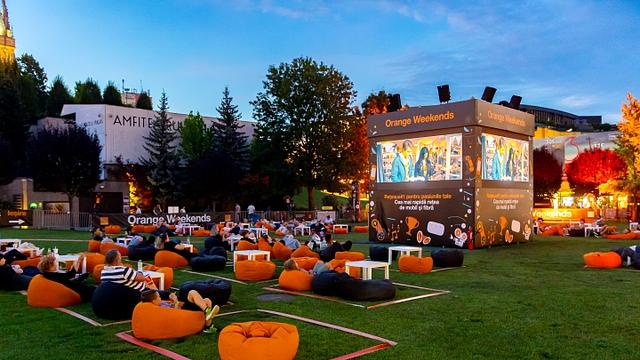 Orange Weekends aduce cinema-ul în aer liber, în Iulius Gardens