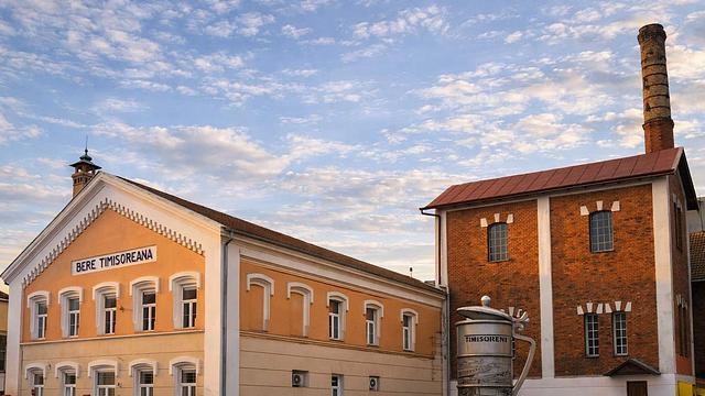 Pare doar o fabrică… dar e una dintre cele mai vechi din Europa 