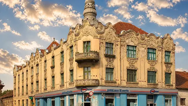 Palatul Pisică – frumusețe uitată de timp